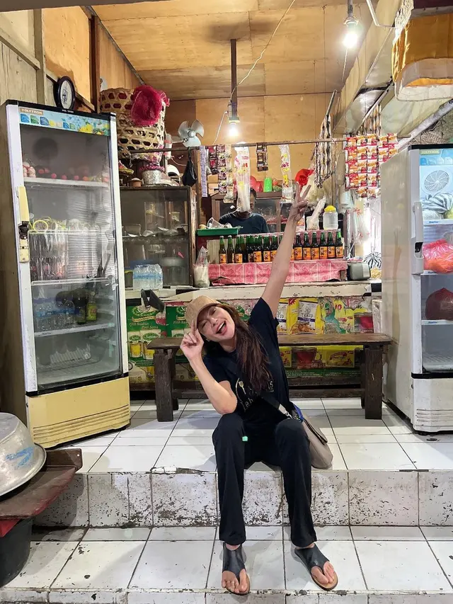 Tampil Sederhana, Ini 7 Momen Tamara Bleszynski saat Belanja di Pasar Tradisional