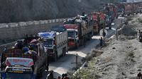 Pengungsi asal Afghanistan dipaksa keluar menyusul keputusan pemerintah Pakistan untuk mengusir orang-orang yang tinggal di negara tersebut secara ilegal. (Abdul MAJEED/AFP)