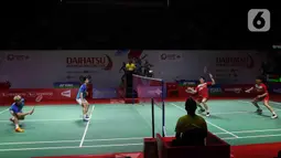 Pebulu tangkis ganda putra Indonesia Marcus Fernaldi Gideon/Kevin Sanjaya Sukamuljo saat bertanding melawan ganda putra Korea Selatan Kang Min Hyuk/Seo Seung Jae pada babak 32 besar Daihatsu Indonesia Masters 2023 di Istora Senayan, Jakarta, Selasa (24/1/2023). Marcus Fernaldi Gideon/Kevin Sanjaya Sukamuljo berhasil lolos ke babak 16 besar Daihatsu Indonesia Masters 2023 usai mengalahkan Kang Min Hyuk/Seo Seung Jae skor skor 21-17 dan 21-12. (Liputan6.com/Herman Zakharia)