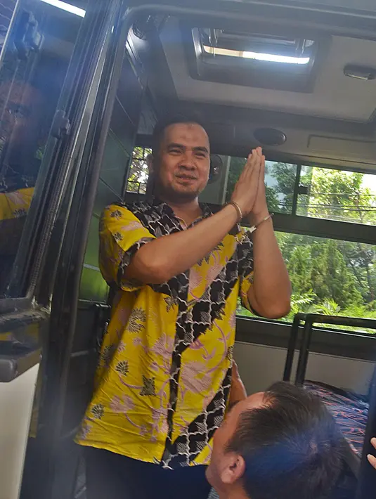 Terdakwa kasus dugaan pencabulan terhadap DS itu datang sekitar pukul 13.10 WIB dengan mengendarai mobil tahanan kejaksaan. (Andy Masela/Bintang.com)