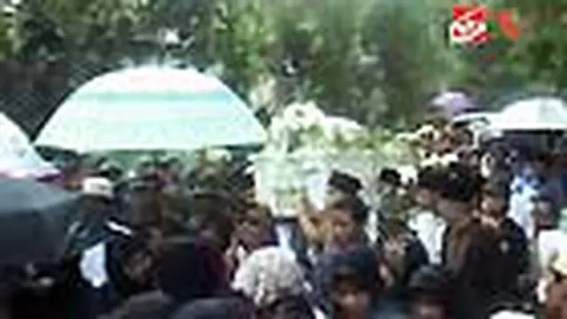Jenazah Andi Meriem Matalatta Dikebumikan