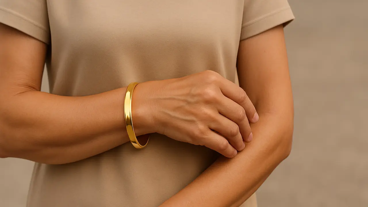 Model Gelang Emas Bangle Klasik untuk Usia 50 Tahun Ke Atas/ChatGPT