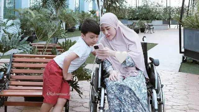 6 Potret Aktivitas Larissa Chou di RS Usai Lahiran, Ikram Rosadi Suami Siaga