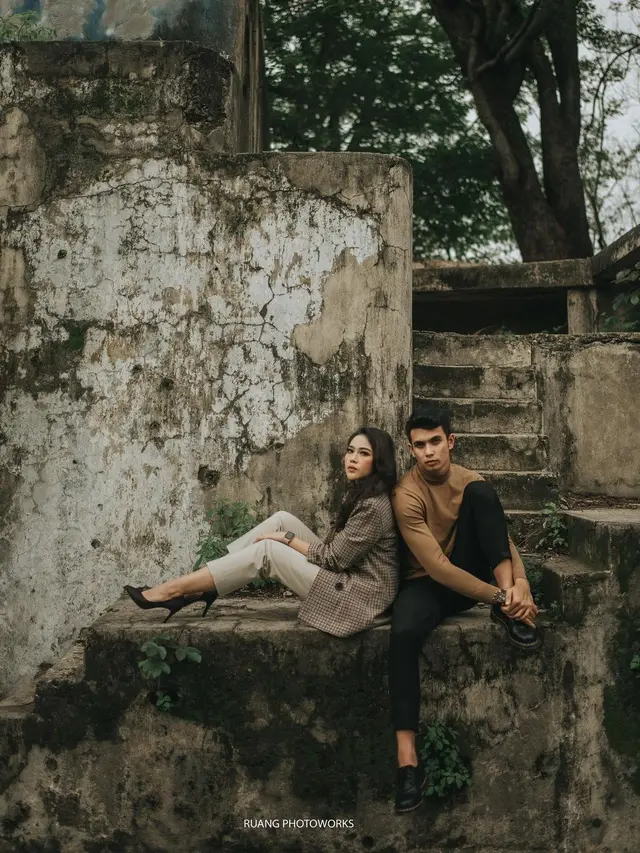 6 Potret Nadeo Argawinata, Kiper Timnas Indonesia dan Sang Istri yang Jarang Tersorot