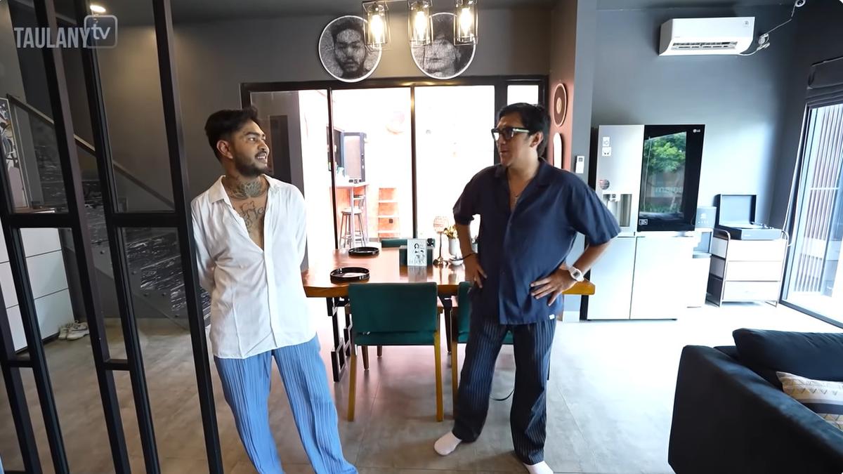 9 Potret Rumah Onadio Leonardo, Minimalis Gothic Penuh Gaya