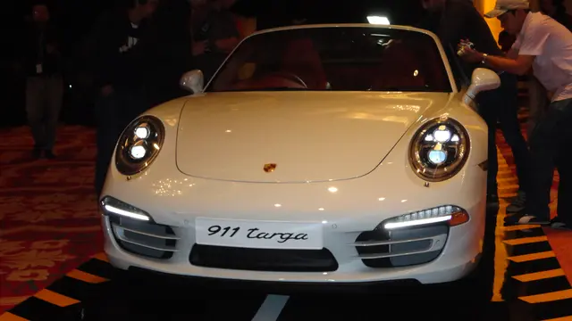 Mengenal Lebih Dekat Porsche 911 Targa 4