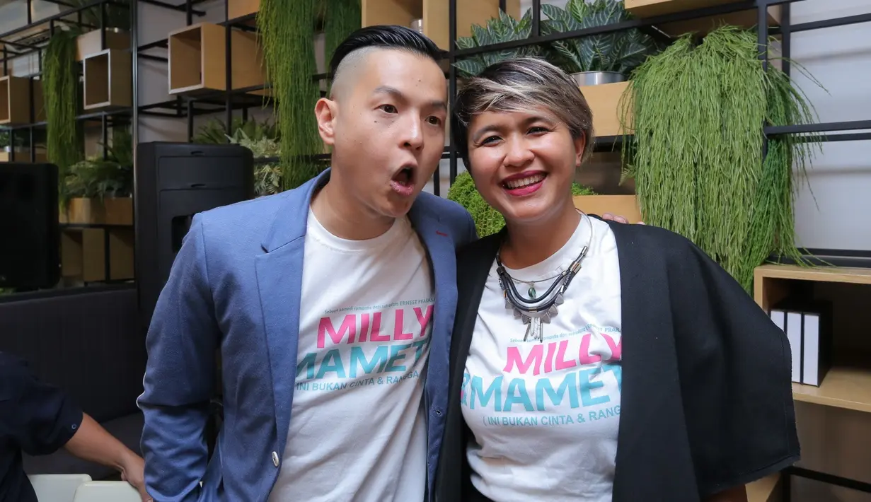 Selain berperan sebagai sutradara, Ernest juga menjadi penulis dari cerita film tersebut yang juga dibantu oleh sang istri, Meira Anastasia. Lewat film ini lah Ernest mengungkap fakta Milly yang sebenarnya. (Deki Prayoga/Bintang.com)