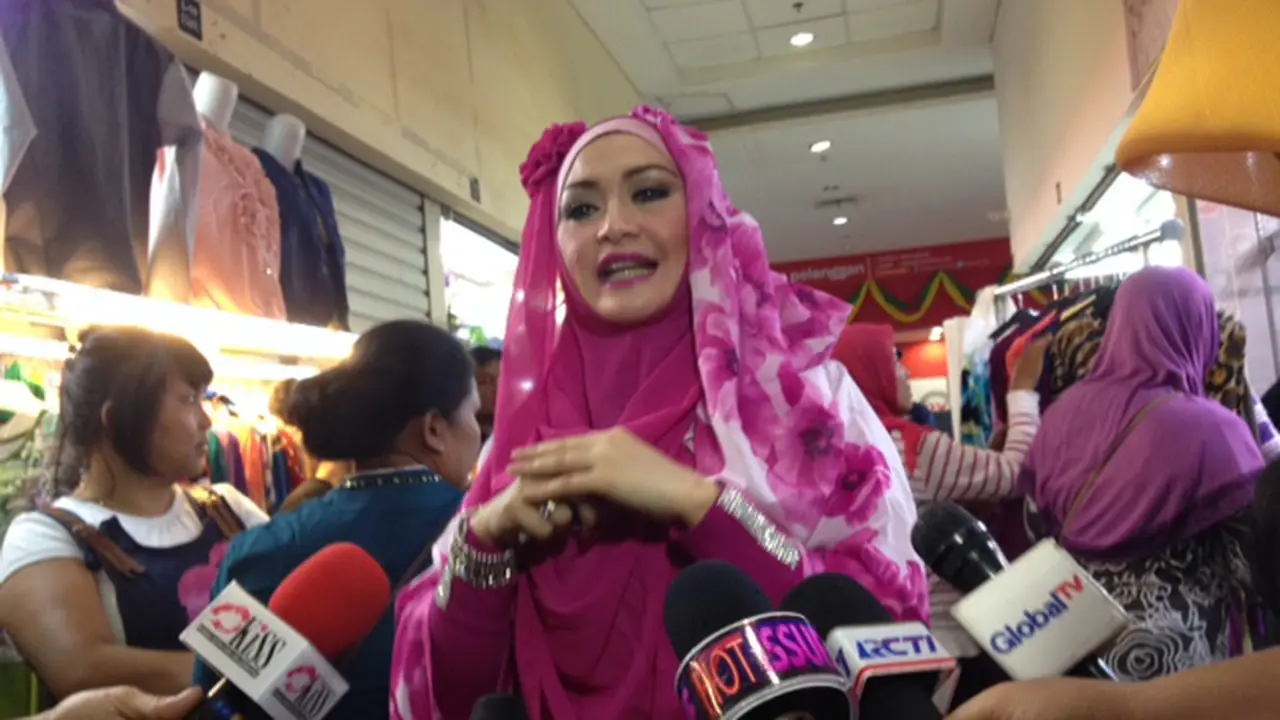 Suami Ditahan, Eddies Adelia Kembali Syuting Cari Nafkah