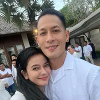 Perbedaan usia 15 tahun tak memberi masalah bagi Chef Juna dan Citra Anidya. [Instagram instagram @ncit90]