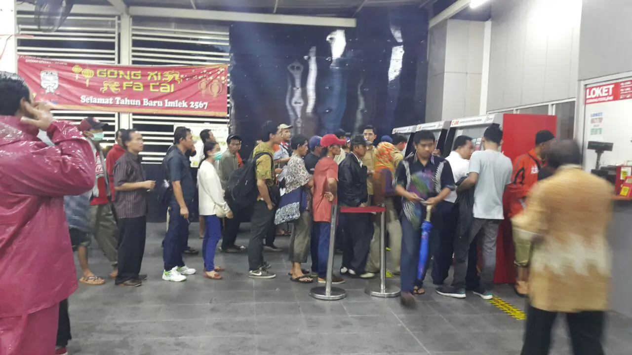 Hujan Deras Lumpuhkan Commuter Line, Begini Situasi Manggarai