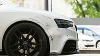 Ilustrasi baret di mobil. (Photo by Volodymyr Dobrovolskyy on Unsplash)