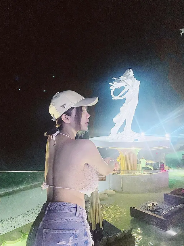 Hapus Foto Suami, Ini 6 Momen Cupi Cupita Liburan Sendiri di Bali