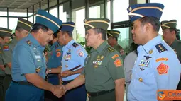 Citizen6, Jakarta: Panglima TNI Laksamana TNI Agus Suhartono terima  laporan korps kenaikan pangkat 28 Perwira Tinggi (Pati) TNI. (Pengirim: Badarudin Bakri Badar)