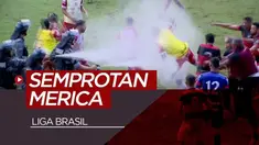 Berita video momen pemain Liga Brasil berkelahi di lapangan dan polisi membubarkannya menggunakan semprotan merica. Seperti apa insiden tersebut?