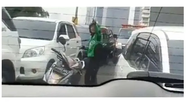 Potret Ojek (Sumber: Twitter/@lambe_ojol)