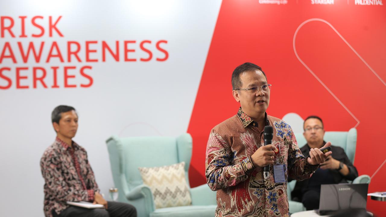 Bernard Widjaja, Kepala Departemen Pengawasan Perilaku Pelaku Jasa Keuangan Otoritas Jasa Keuangan dalam kesempatan diskusi Risk Awareness Series dengan topik Market Conduct, yang digelar oleh PT Prudential Life Assurance di Jakarta, Selasa (23/5/2023).