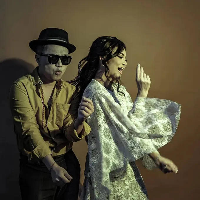 Sandhy Sondoro dan Krisdayanti. (Foto: Instagram @sandhysondoro_official)