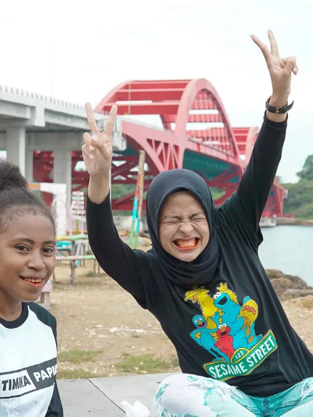 6 Potret Tantri Kotak Saat Cari Pinang di Pasar Jayapura, Curi Perhatian