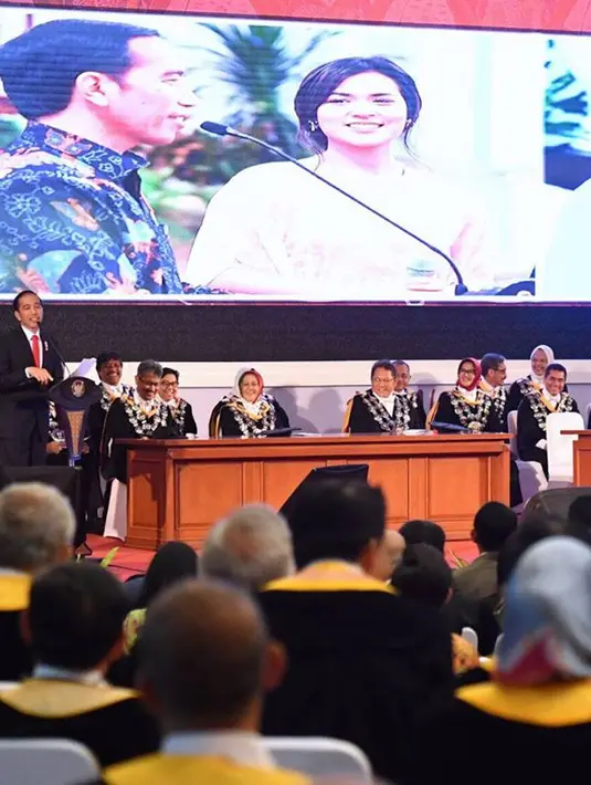 Mantan Wali Kota Solo itu juga berbicara perkembangan teknologi yang bisa mempermudah berinteraksi dengan siapapun termasuk presiden. Jokowi juga menyebut mendapat komplain warganet terkait 'aset bangsa' yang diambil alih asing. (dok. Biro Pers Setpres)