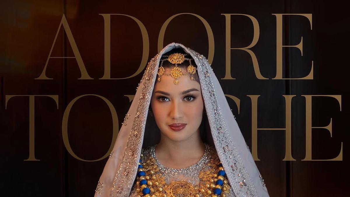 6 Potret Ochi Rosdiana Menikah dalam Balutan Busana Adat Minang Koto Gadang, Cantik Manglingi