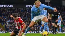 Sejak awal laga, Manchester City langsung mengambil inisiatif serangan. (AP Photo/Rui Vieira)