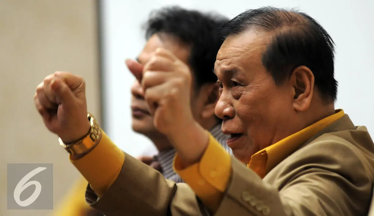 Plt Ketua Fraksi Partai Golkar Kahar Muzakir saat mengikuti Rapat Pleno Fraksi Partai Golkar di Kompleks, Parlemen, Jakarta, Jumat (30/9). Rapat tersebut membahas Keputusan MKD soal Rehabilitasi Nama Baik Setya Novanto. (Liputan6.com/Johan Tallo)