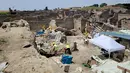 Lukisan dinding itu ditemukan di aula sebuah rumah di sebelah toko roti selama penggalian baru-baru ini di situs di Italia selatan. (Handout / Parco Archeologico di Pompei press office / AFP)