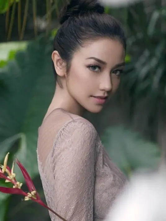 (Instagram/vaelovexia)