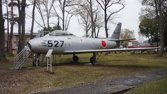 Jet tempur Mitsubishi F-86F Sabre milik pasukan bela diri Jepang