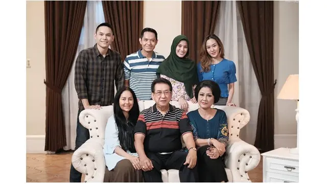 6 Potret Akrab Debbie Cynthia Dewi dengan Pemain Samudra Cinta, Langganan Antagonis