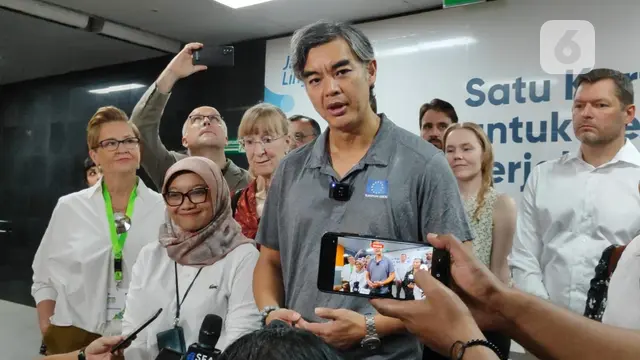 Sujiro Seam, Duta Besar Uni Eropa untuk ASEAN, memberikan pendapatnya mengenai dukungan Uni Eropa terhadap proyek-proyek transportasi ramah lingkungan di Indonesia.