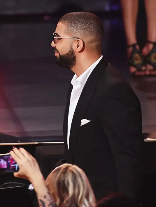 Seperti yang dilaporkan InTouch pada Aceshowbiz.com, saat ini JLo telah memiliki dua orang anak kembar bernama Emme dan Max, yang merupakan buah cintanya bersama Marc Anthony. Untuk itu JLo belum ingin memiliki anak lagi bersama Drake. (AFP/Bintang.com)