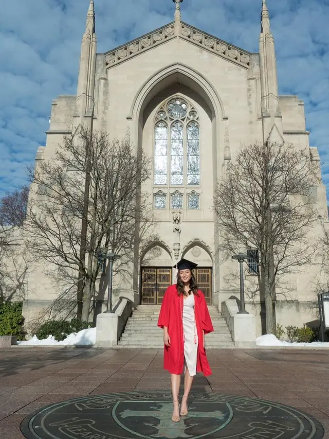 Potret Mayzura Munaf Adik Sherina Lulus dari Boston University. (Sumber: Instagram/mayzurstla)