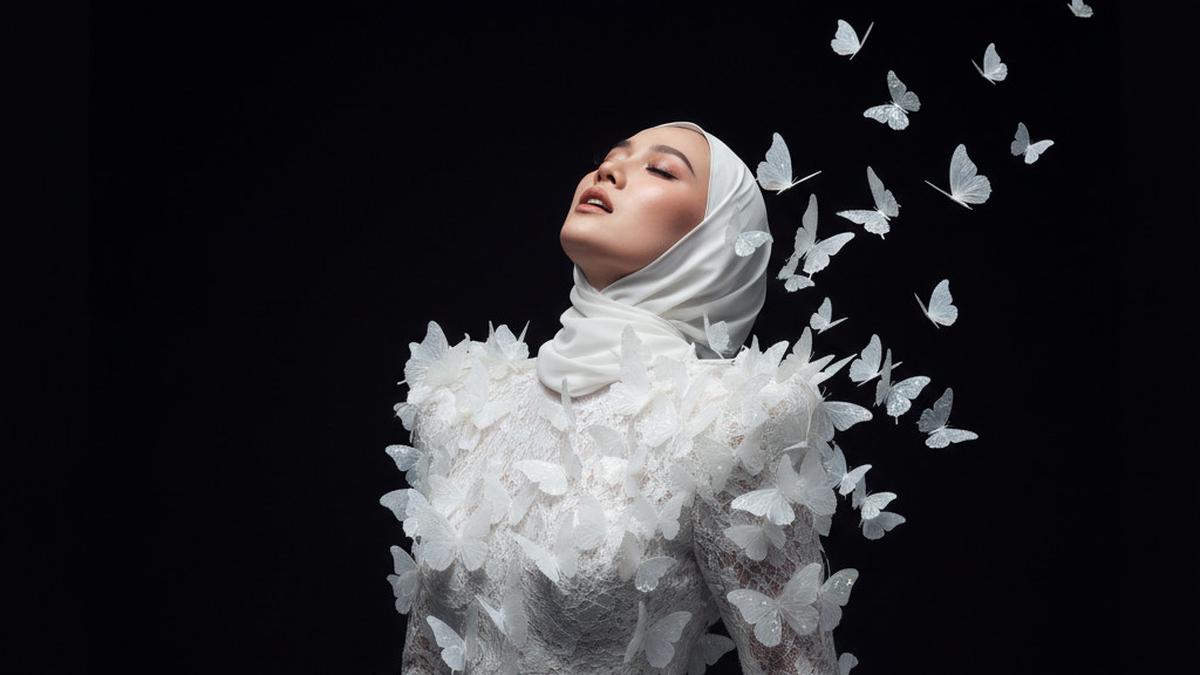 Cara Edit Foto Gaun Kupu-Kupu ala Puteri Negeri Dongeng, Ini Prompt yang Bisa Dipakai