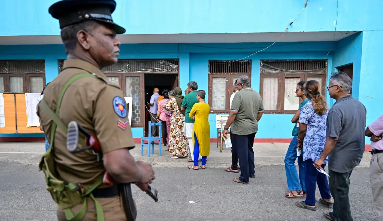 Krisis ekonomi tersebut melengserkan Perdana Menteri Mahinda Rajapaksa pada tahun 2022. (Ishara S. KODIKARA/AFP)