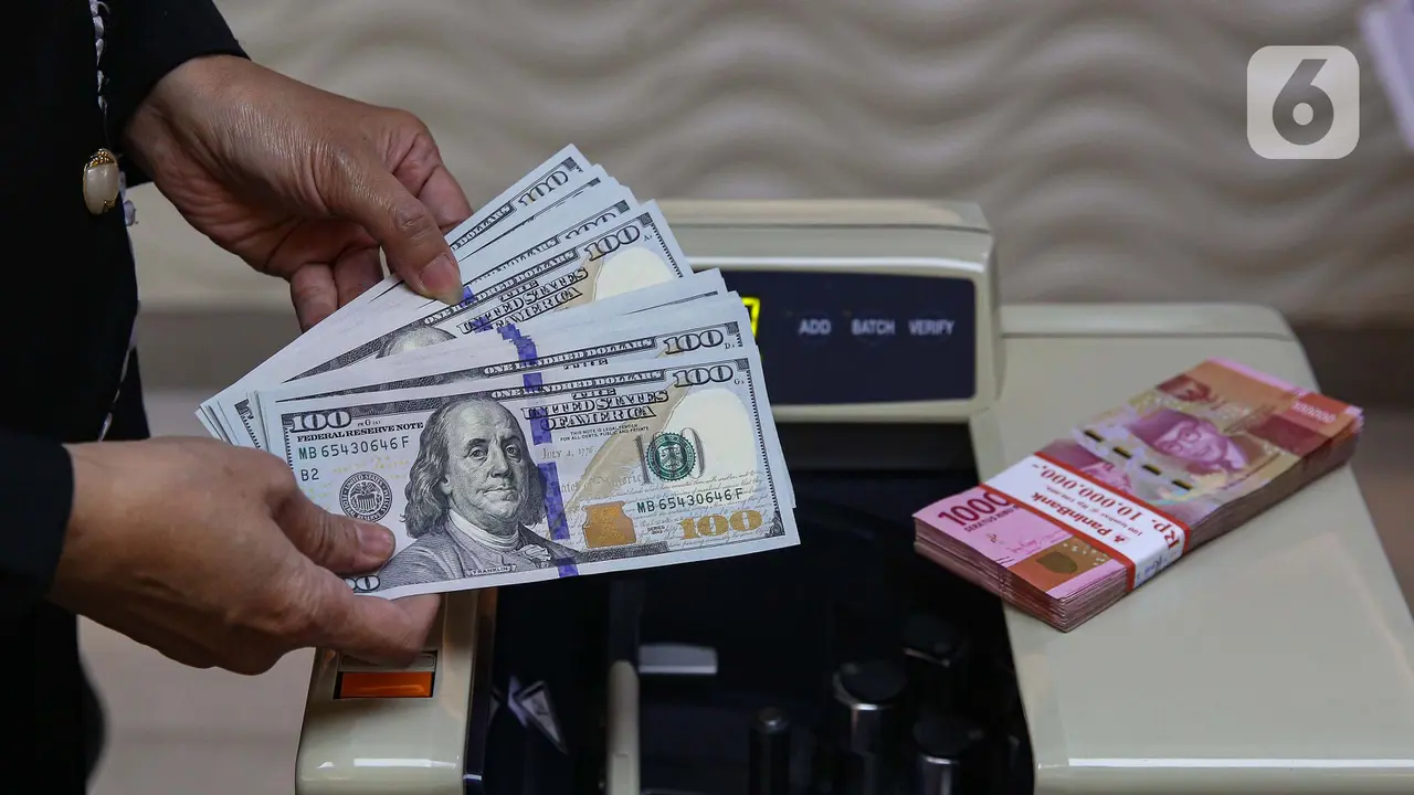 Tertekan, Rupiah Terjun ke Level Rp16.283 per Dolar AS