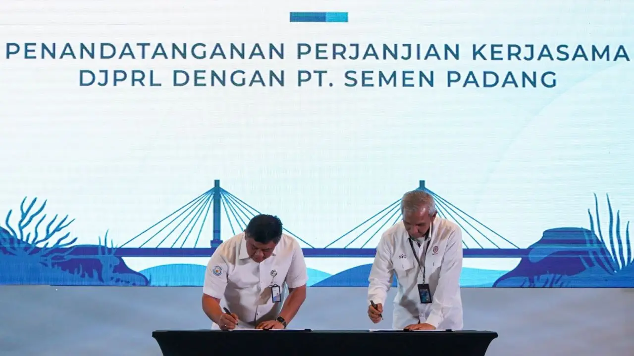 Direktorat Jenderal Pengelolaan Ruang Laut (Ditjen PRL) Kementerian Kelautan dan Perikanan (KKP) berkolaborasi dengan Semen Indonesia Group (SIG) melalui anak usaha PT Semen Padang
