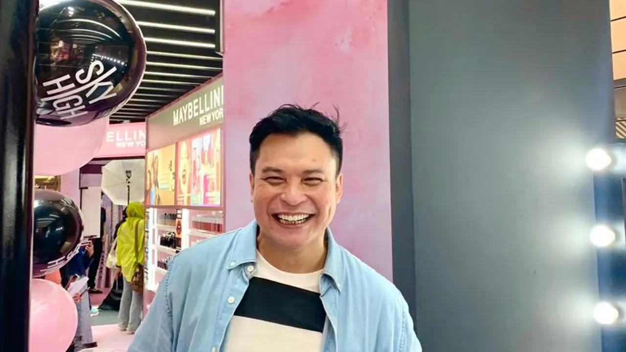 5 Cara Memakai Maskara yang Benar agar Bulu Mata Lentik Maksimal ala MUA Ryan Ogilvy