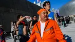 Para peserta berjalan-jalan selama Seoul Fashion Week Spring/Summer 2023 di Dongdaemun Design Plaza di Seoul pada 12 Oktober 2022. Peragaan busana ini dimulai pada 11 Oktober 2022 selama lima hari. (AFP/Anthony Wallace)