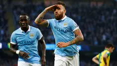 Selebrasi Nicolas Otamendi setelah mencetak gol pertama Manchester City ke gawang Norwich City dalam laga Liga Premier Inggris di Stadion Etihad, Manchester, Sabtu (31/10/2015) malam WIB. (AFP Photo/Lindsey Parnaby)