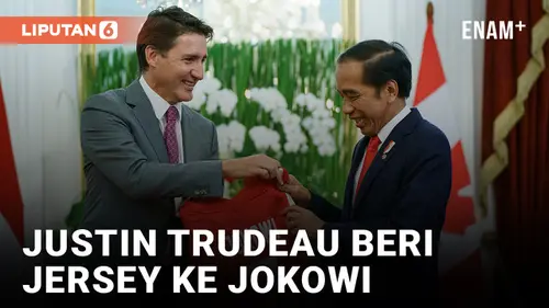 VIDEO: Ekspresi Sumingrah Jokowi Ketika Diberi Jersey oleh PM Kanada Justin Trudeau