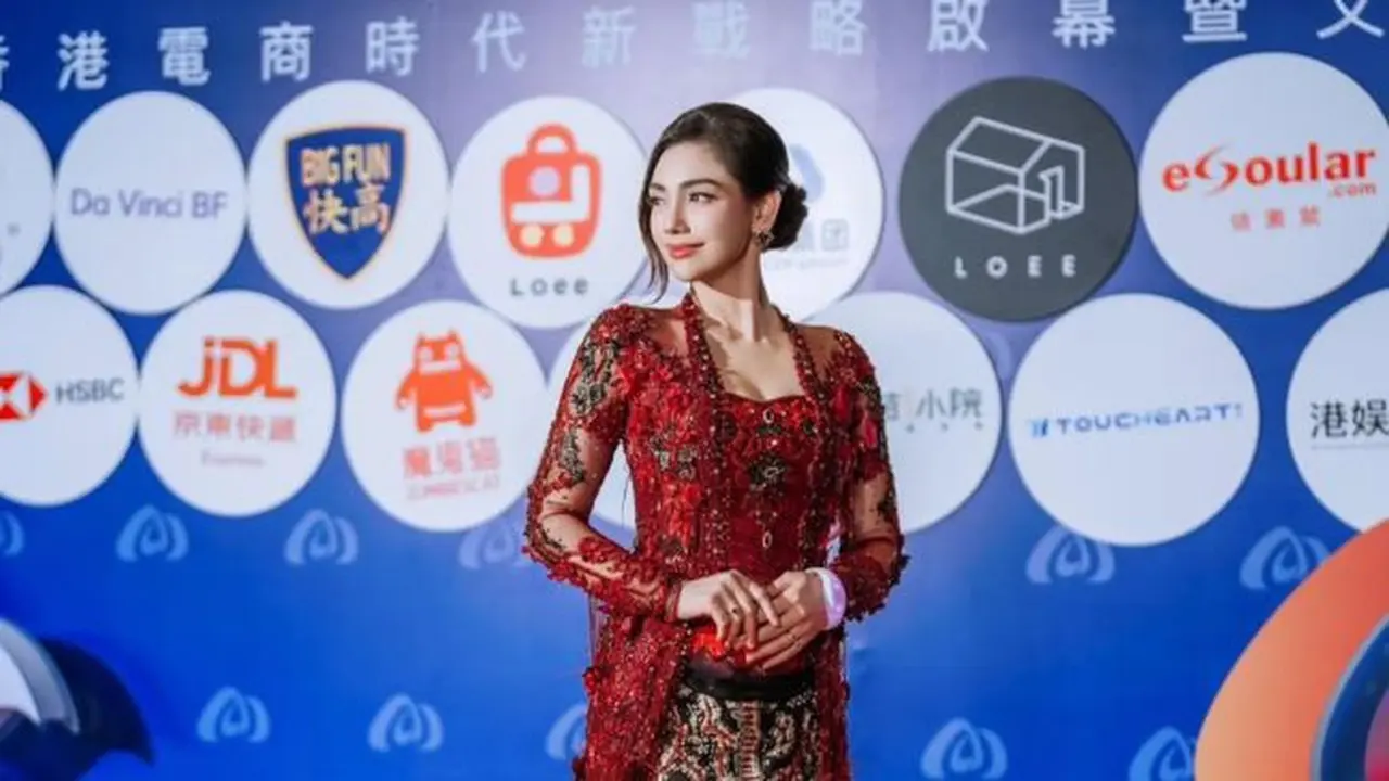Model Kebaya Modern Ala Celine Evangelista, Inspirasi Fashion Menambah Keanggunan (credit: instagram/celine_evangelista).