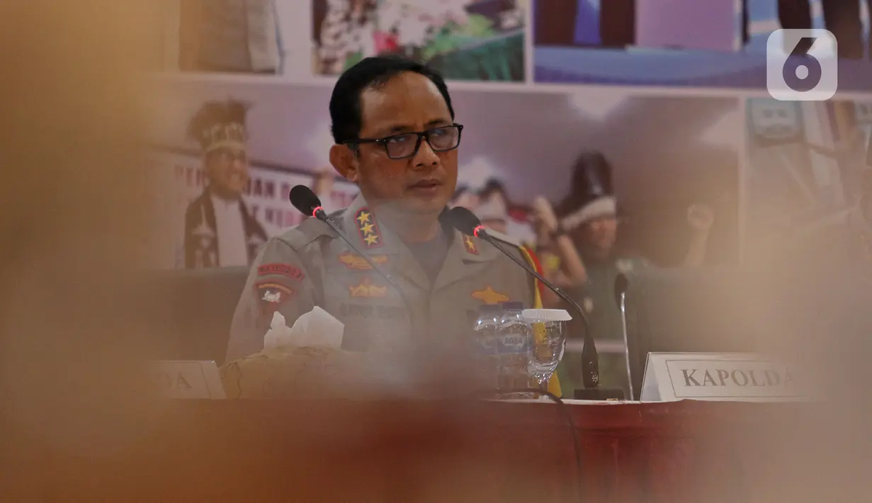 Kapolda Metro Jaya Komjen Gatot Eddy Pramono menyampaikan keterangan saat Jumpa Pers Akhir Tahun 2019 Polda Metro Jaya di Jakarta, Jumat(27/12/2019). Polda Metro mencatat ada 32.614 kasus kejahatan yang terjadi di wilayah Jakarta dan sekitarnya sepanjang tahun 2019. (Liputan6.com/Herman Zakharia)