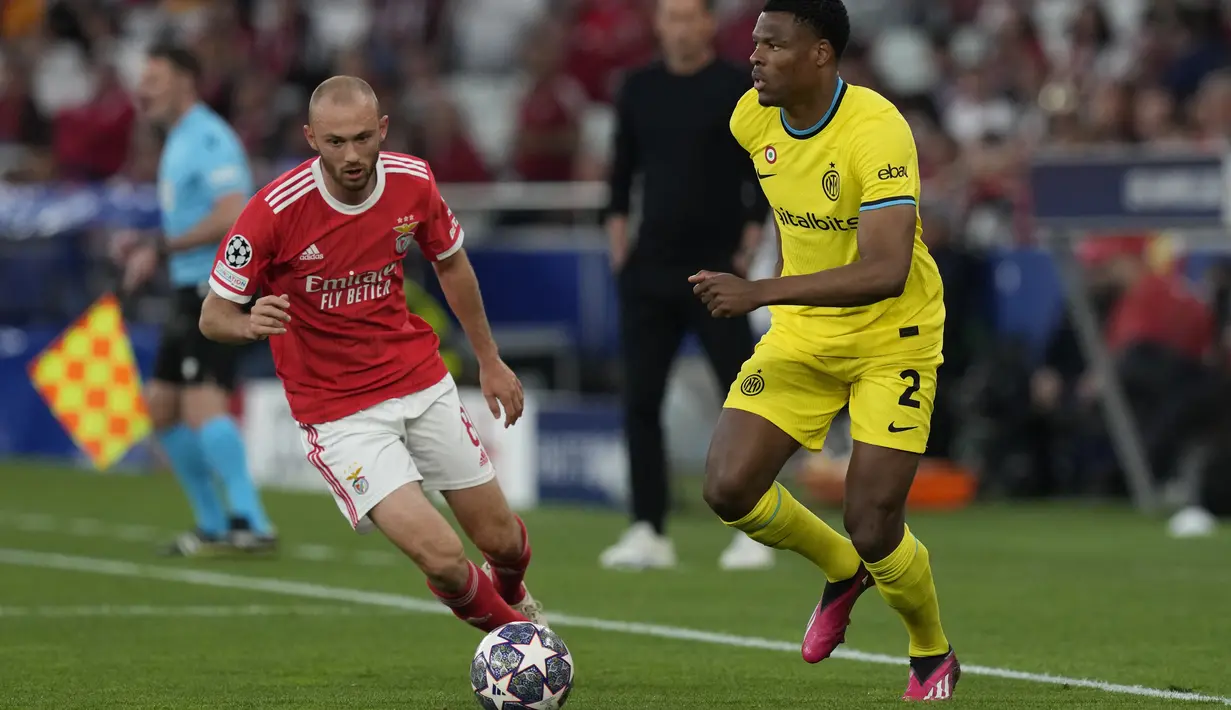 Pemenang kedua leg ini akan dinantikan pemenang laga AC Milan vs Napoli.  (AP Photo/Armando Franca)