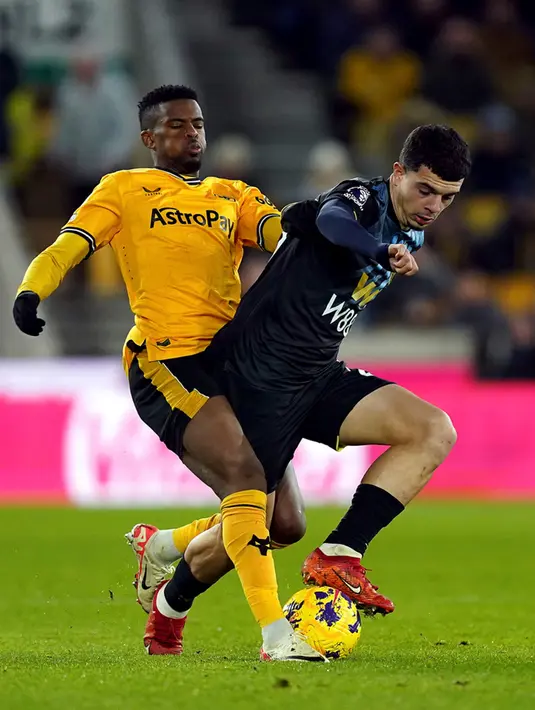 <p>Gol bagi Wolves baru tercipta di menit ke-42. Diawali blunder dari lini belakang Burnley, bola berhasil direbut para pemain Wolves. Hwang pun memanfaatkan situasi ini untuk membobol gawang tim tamu. (Mike Egerton/PA via AP)</p>