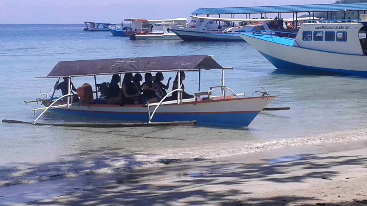 Wisata bahari, salah satu andalan pariwisata Sulut, di Bunaken terpuruk akibat penyebaran Covid-19.