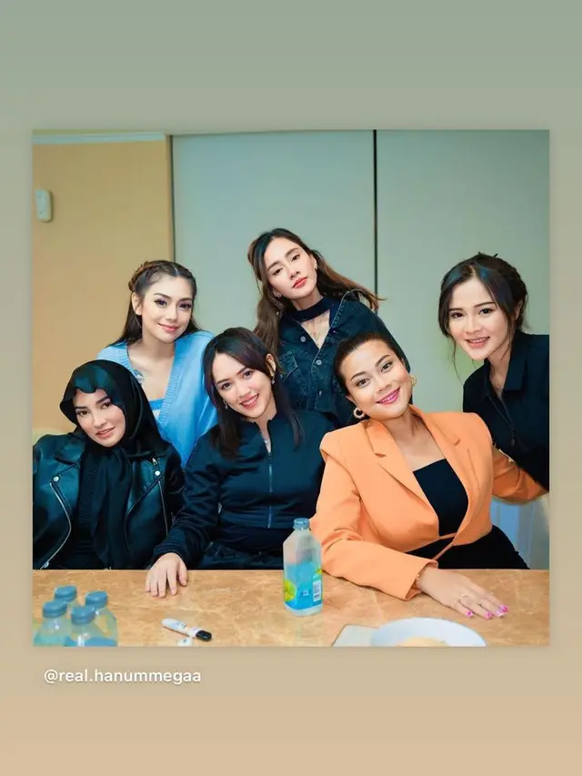 Tampil Kompak, Ini 6 Potret Kebersamaan Happy Asmara dan Bella Bonita
