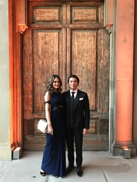 Sebuah pengakuan mengejutkan dari Luna Maya saat hadir dalam acara talk show yang dibawakan Raffi Ahmad dan Billy Syahputra. Ia mengaku belum mendapatkan restu dari orangtua kekasihnya. (Instagram/lunamaya)