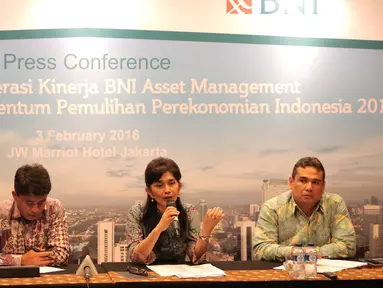 (ki-ka) Direktur Bisnis BNI Asset Management (BNI-AM) Isbono M.I. Putra, Presiden Direktur BNI-AM Reita Farianti, dan Head of Investment Team BNI-AM Hanif Mantiq dalam acara Press Conference di Jakarta (3/2). (Liputan6.com/Angga Yuniar) 
