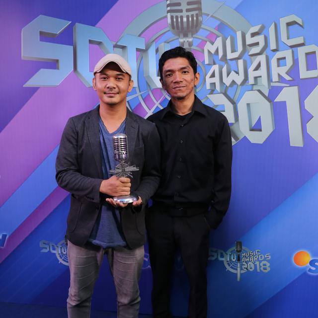 Lirik Lagu Payung Teduh Diam News Entertainment Fimela Com Download mp3 payung teduh diam gratis, ada 20 daftar lagu payung teduh diam yang bisa anda download. lirik lagu payung teduh diam news